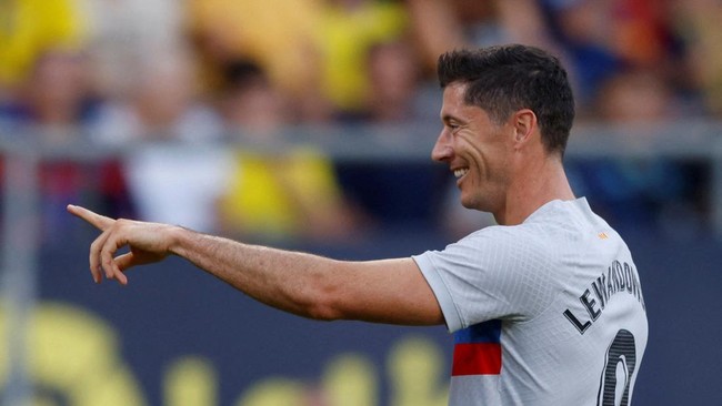 Robert Lewandowski belum mau berhenti menebar pesona pada awal kariernya bersama Barcelona.