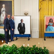 Melihat Lukisan Potret Barack Obama dan Michelle Obama yang Resmi Dipajang di Gedung Putih