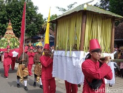 Meriahnya Garebek Lowano, Tradisi Bersih Desa dan Tolak Bala Warga Purworejo