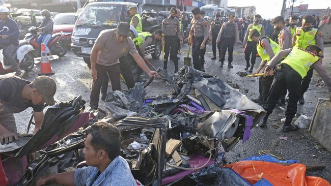 FOTO: Pesawat TNI AL Jatuh, Hingga Anies Diperiksa KPK
