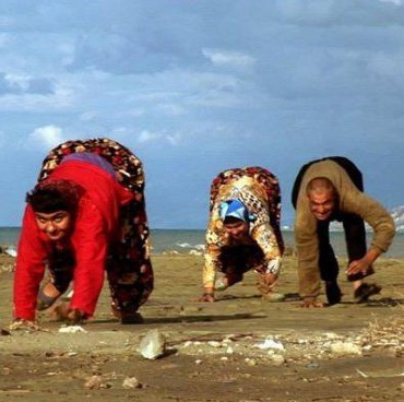 Heboh Keluarga Ulas, Berjalan Gunanakan Tangan dan Kaki