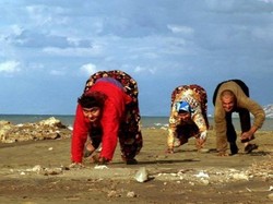 Heboh Keluarga Ulas, Berjalan Gunanakan Tangan dan Kaki