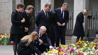 <p>Selain William-Kate dan Harry-Meghan, keluarga kerajaan lainnya juga turut melihat pesan yang ditinggalkan masyarakat untuk sang Ratu sebagai penghormatan terakhir. (Foto: Facebook The Royal Family)</p>
