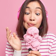 Mendengarkan Musik Bisa Pengaruhi Pola Makan, Benarkah? Ini Penjelasan Ahli!