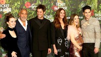 <p>Artis Tanah Air, Maxime Bouttier, menghadiri gala premier film <em>Ticket to Paradise </em>bersama deretan bintang film terkenal seperti Julia Roberts dan George Clooney, lho. (Foto: Instagram@bouttier_maxime)</p>