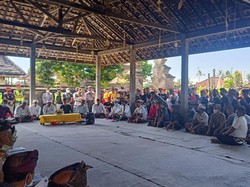 Ratusan Krama Adat Karangasem Tolak Kerta Desa Bentukan Bendesa