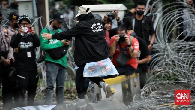 FOTO: Buruh hingga Mahasiswa Kembali Demo Tolak BBM Naik di Jakarta