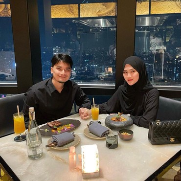 Selamat, Alvin Faiz dan Henny Rahman Dikaruniai Anak Laki-laki