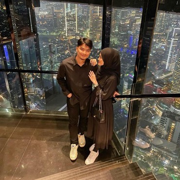 Dituding Foya-foya, 9 Potret Alvin Faiz & Istri Pamer Kemewahan Jadi Sorotan