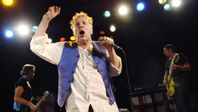 Beda Sikap 3 Anggota Sex Pistols Respons Ratu Elizabeth II Meninggal