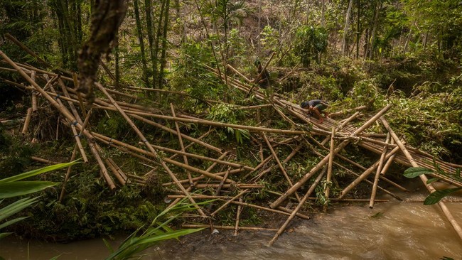 Banjir dan tanah longsor terjadi di Garut, Jawa Barat, Kamis (22/9) telah merenggut korban jiwa dan sebanyak 1.672 Kepala Keluarga atau 4.876 orang terdampak.