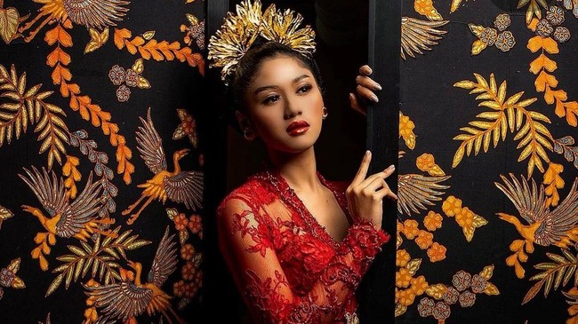 Paes Ageng - Jogja Putri, Tata Rias Pengantin yang Bikin Erina Bimbang Erina Gudono belum menentukan konsep tata rias di hari pernikahannya bersama Kaesang Pangarep kelak. Ia sedang memilih di antara Paes Ageng dan Jogja Putri.