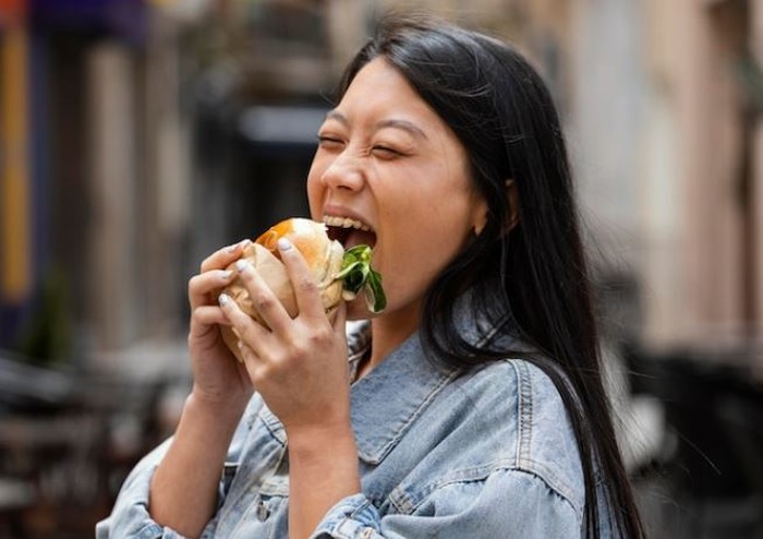 Jika kamu selalu pesan burger saat makan di restoran fast food, kamu adalah seseorang yang menikmati cita rasa yang kaya dan unik. Kamu adalah sosok yang tidak takut bereksperimen.
