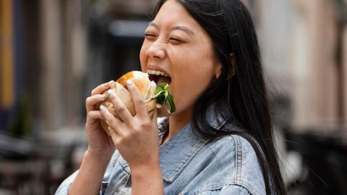 Jika kamu selalu pesan burger saat makan di restoran fast food, kamu adalah seseorang yang menikmati cita rasa yang kaya dan unik. Kamu adalah sosok yang tidak takut bereksperimen.