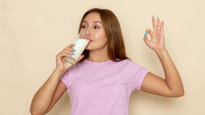 Ini Cara Minum Segelas Susu Agar Manfaat Sehatnya Terasa di Tubuh, Nggak Asal Lho Beauties! Ini Cara Minum Segelas Susu Agar Manfaat Sehatnya Terasa di Tubuh, Nggak Asal Lho Beauties!
