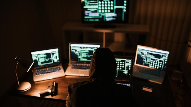 Pengguna ruang digital Tanah Air diserang hampir 6 juta ancaman siber selama kuartal pertama 2024 atau Januari hingga Maret. Simak modusnya.