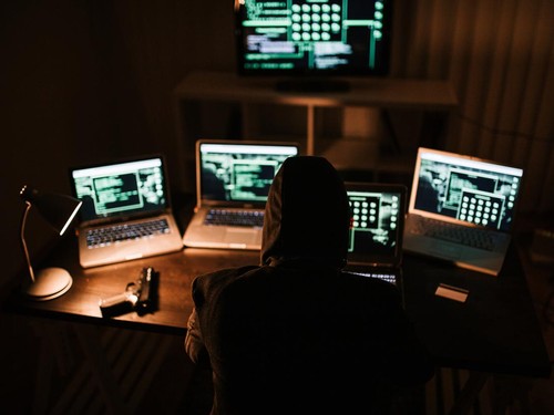 ilustrasi hacker, ilustrasi serangan siber