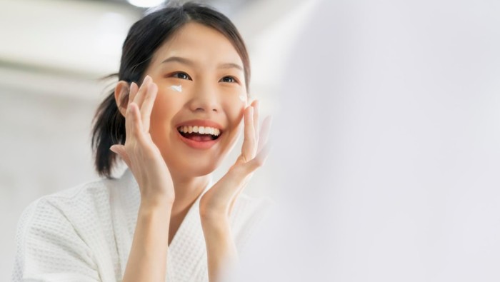 3 Alasan Perempuan Korea Selatan Punya Kulit Glowing dan Flawless, Bukan Karena Operasi Plastik! 3 Alasan Perempuan Korea Selatan Punya Kulit Glowing dan Flawless, Bukan Karena Operasi Plastik!