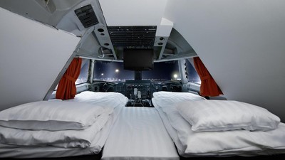 img-title Sensasi Menginap di Hostel Bekas Pesawat, Cockpit Jadi Kamar Mewah