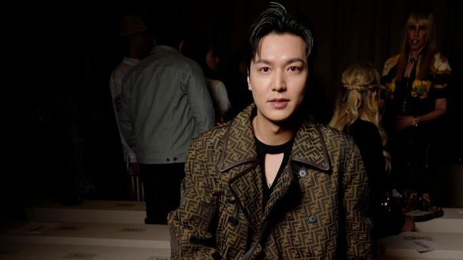Lee Min Ho di New York Fashion Week 2022 Lee Min-ho at the Front Row of the Fendi Spring 2023 fashion show at the Hammerstein Ballroom on September 9th, 2022 in New York City, New York. (Photo by Swan Gallet/WWD via Getty Images)
