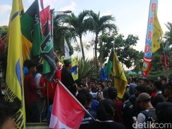Sempat Blokir Jalan-Bakar Ban, Massa Demo BBM di Kudus Bubarkan Diri