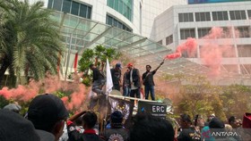 Massa Driver Taksi Online se-Jabodetabek Demo di Blok M