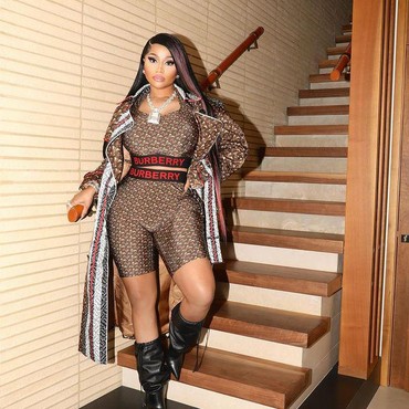 Nicki Minaj Berbalik Arah, Terang-Terangan Dukung Trump dan Pamer Gold Card