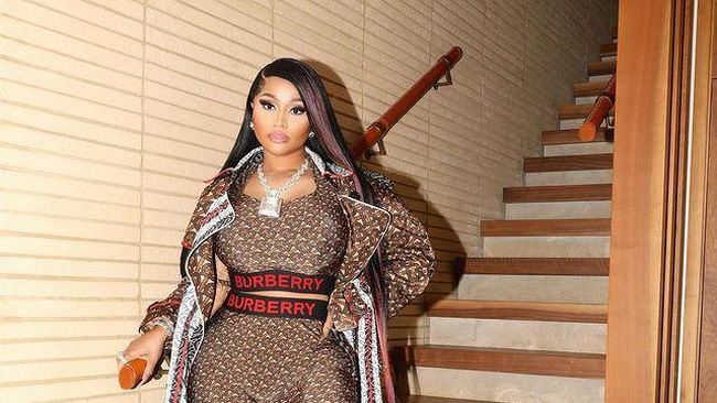 Lirik Lagu Beez In The Trap - Nicki Minaj