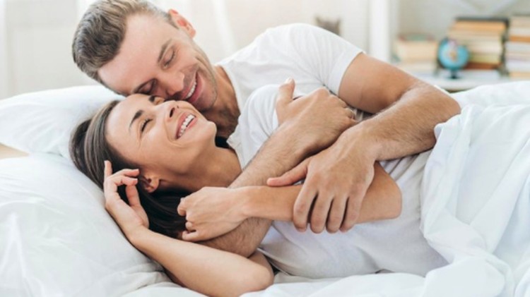 POSISI SEKS UNTUK BERCINTA DI HOTEL Berhubungan seks di hotel bersama suami akan memberikan sensasi yang berbeda. Maksimalkan dengan coba 5 posisi seks berikut, Bunda.