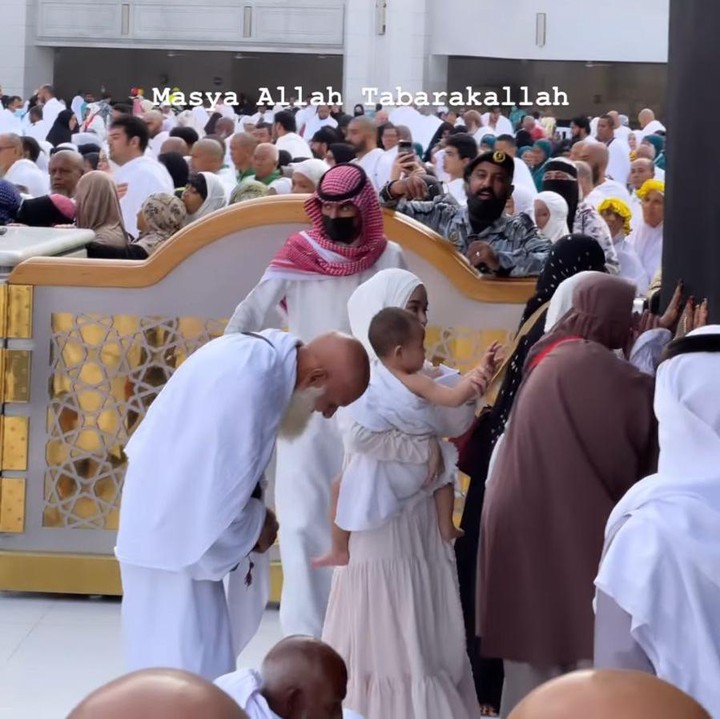 <p>Shaka sendiri sudah diberi karunia untuk ikut orang tuanya menjalani umrah di usianya yang ke 1,2 tahun. Rey pun berharap agar hal ini bisa membuat Shaka memiliki iman yang kuat.  (Foto: Instagram: @dindahw)</p>
