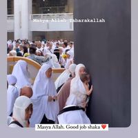 5 Potret Shaka Anak Dinda Hauw Dan Rey Mbayang Cium Ka'bah - Foto 1