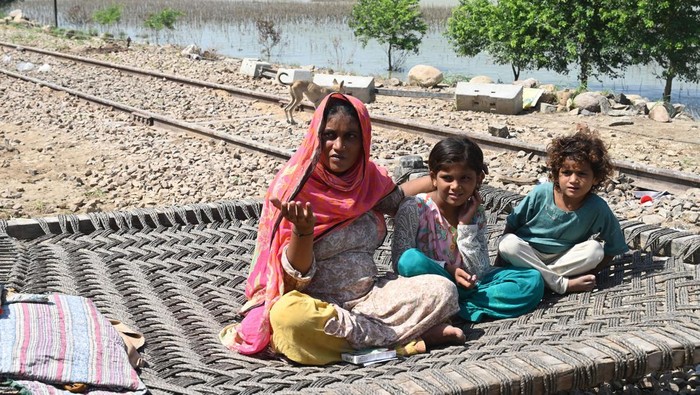 Ratusan Ribu Ibu Hamil Terdampak Banjir di Pakistan: Kurangnya Petugas Kesehatan hingga Akses Sanitasi Tak Layak