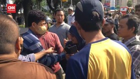 VIDEO: Massa PA 212 Ricuh Demo Kenaikan BBM di Patung kuda