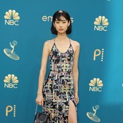 5 Riasan dan Gaya Rambut Terbaik di Emmy Awards 2022, Makeup Natural dan Glossy Lips Jadi Tren!