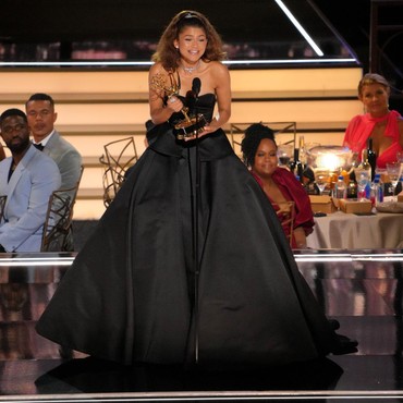 Raih Piala Emmy Awards 2022, Zendaya Cetak Sejarah Baru