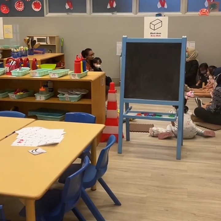 <p>Cara tersebut berhasil lho, Bunda. Setelah lima kali berangkat sekolah, Arr tidak lagi menangis. "Setelah 5x sekolah, yang ke-6 udah nggak nangis lagi deh Alhamdulillah! Moga Arr suka belajar dan punya banyak teman yaa." (Foto: Instagram @tasyakamila)</p>