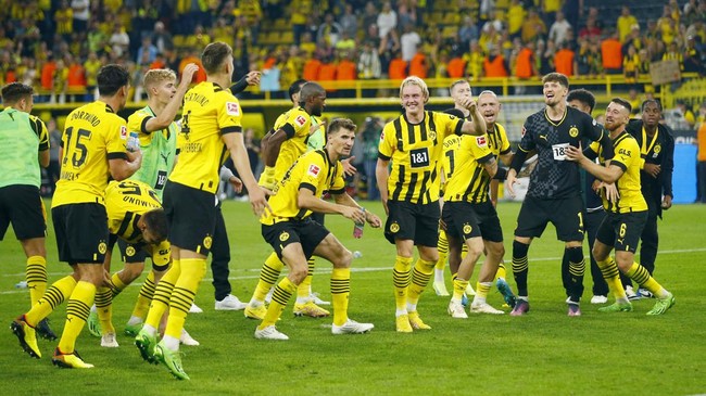 Promotor Tur Asia Tenggara Borussia Dortmund Nine Sport memaparkan alasan memilih Persib Bandung dan Persebaya Surabaya sebagai lawan tanding.