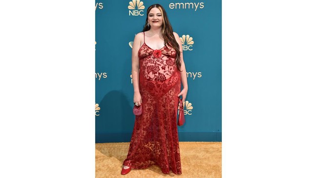 FOTO: Selebriti Berbusana Terburuk di Emmy Awards 2022: Kick Me