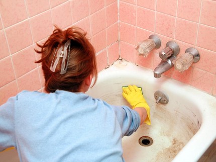 7 Cara Menghilangkan Lumut di Kamar Mandi, Dinding dan Lantai Kinclong Lagi