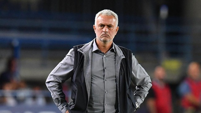 Diklaim Tak Bahagia di Roma, Mourinho Ingin Balik ke Chelsea Jose Mourinho dilaporkan ingin kembali melatih Chelsea setelah tidak merasa bahagia di AS Roma.