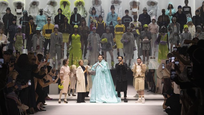 Hebohnya Fashion Show Fendi di New York Fashion Week! Kolaborasi dengan Marc Jacobs hingga Kehadiran Song Hye Kyo
