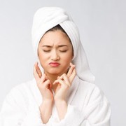 3 Kebiasaan Mudah yang Bikin Wajah Terhindar dari Jerawat, Beauties Wajib Coba!