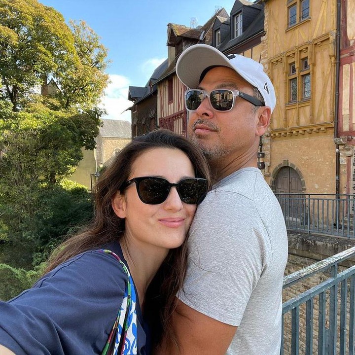 <p>Belum lama ini, ia pulang ke kampung halamannya, Prancis. Tak sendirian, Julie Estelle juga ditemani sang suami, David Tjiptobiantoro. (Foto: Instagram @julstelle)<br /><br /><br /></p>