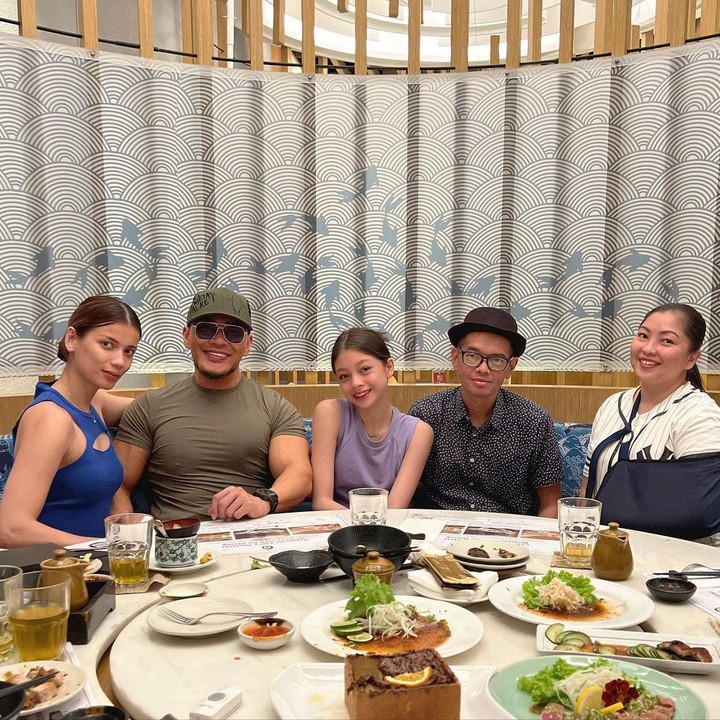 <p>Belum lama ini, Deddy Corbuzier membagikan momen kumpul bersama keluarga kandung anak angkatnya, Nada Tarina Putri. (Foto: Instagram@mastercorbuzier)</p>