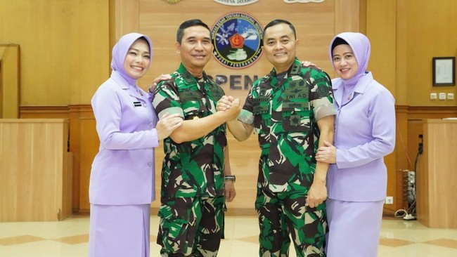 Panglima TNI Jenderal Andika Perkasa melantik Laksamana Pertama (Laksma) Kisdiyanto sebagai Kapuspen TNI menggantikan Mayjen Prantara Santosa.