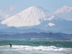 Dua Turis AS Mendaki Ilegal di Gunung Fuji, Berujung Hipotermia dan Tersesat