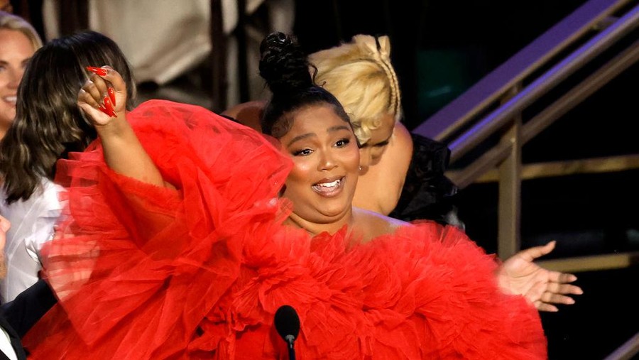 LOS ANGELES, CALIFORNIA - SEPTEMBER 12: Lizzo accepts Outstanding Competition Program for "Lizzo's Watch Out For The Big Grrrls" onstage during the 74th Primetime Emmys at Microsoft Theater on September 12, 2022 in Los Angeles, California. (Photo by Kevin Winter/Getty Images)