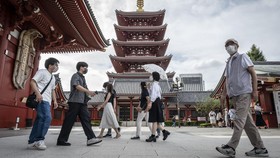 FOTO: Menyambangi Kuil Sensoji, Kuil Tertua Bersejarah di Jepang