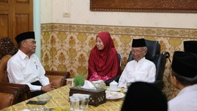 Muhadjir Temui Ayah Terdakwa Bechi di Jombang, Sampaikan Salam Jokowi