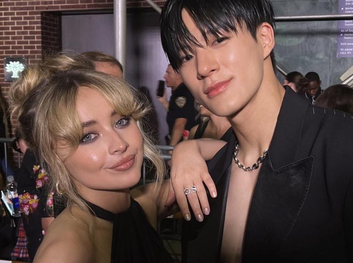 Para NCTZen (nama fandom NCT) juga mengaku gemas melihat interaksi antara Jeno dan Sabrina Carpenter yang terlihat seperti sahabat lama lewat potret yang satu ini!/ foto: instagram.com/nct